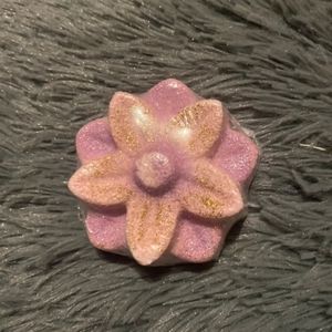 Magnolia bath ball